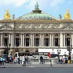Superb 2 Elegant Room In The Heart Of Paris\' 8Th District